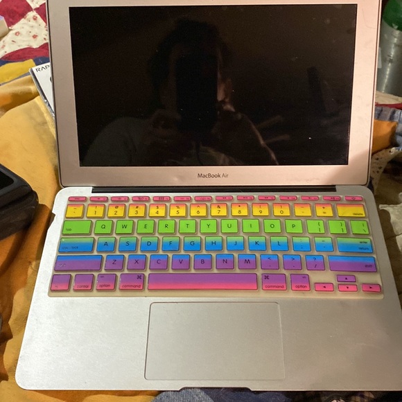 Apple Mac book air - Picture 1 of 5